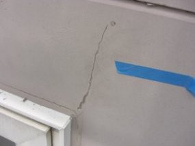 サイディング外壁のひび割れを見つけた時の補修方法